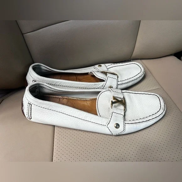 Louis Vuitton Cream Loafers with Gold Accent - Picture 2 of 8
